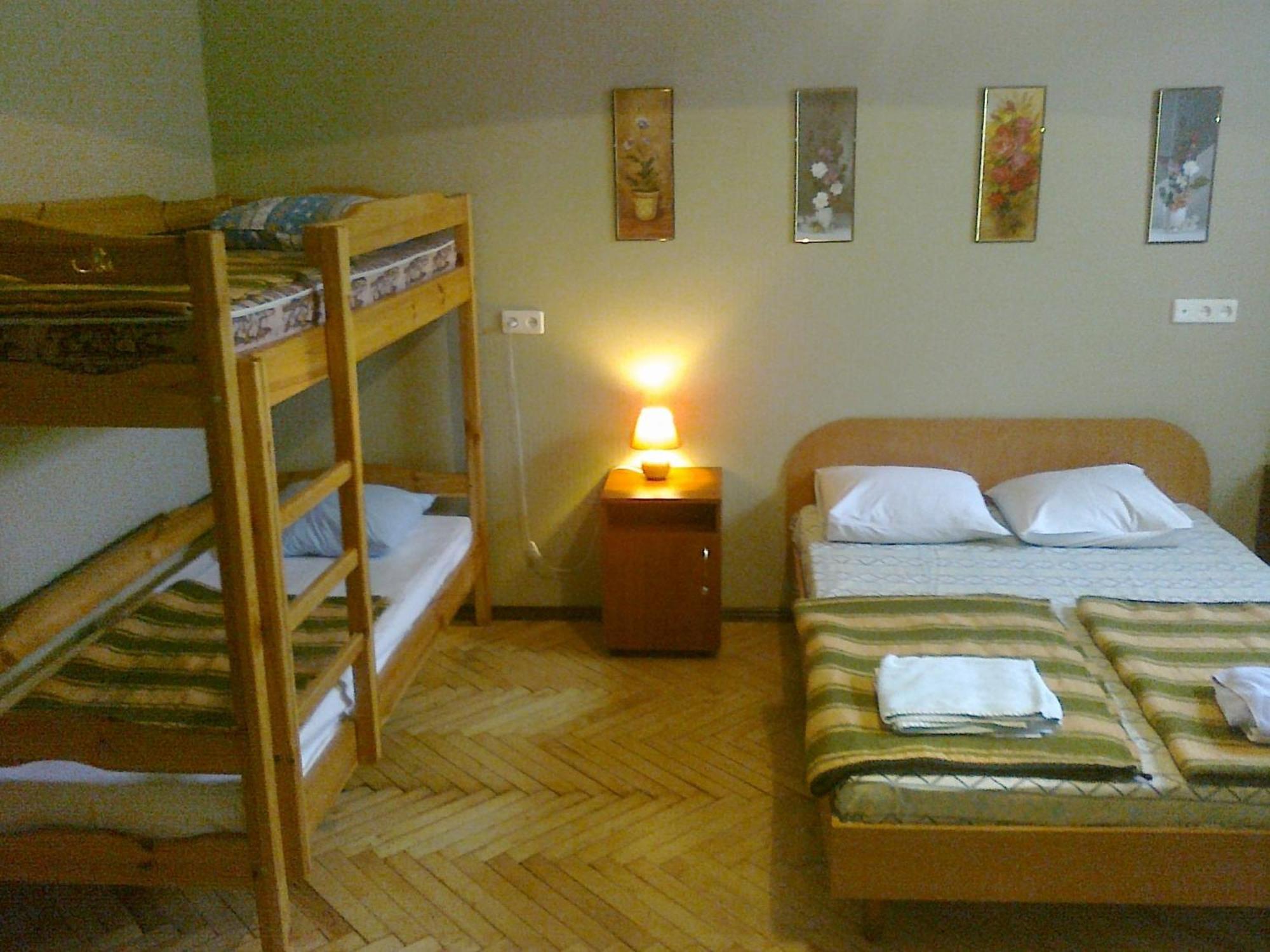 Yaroslav Hostel Kiev Esterno foto